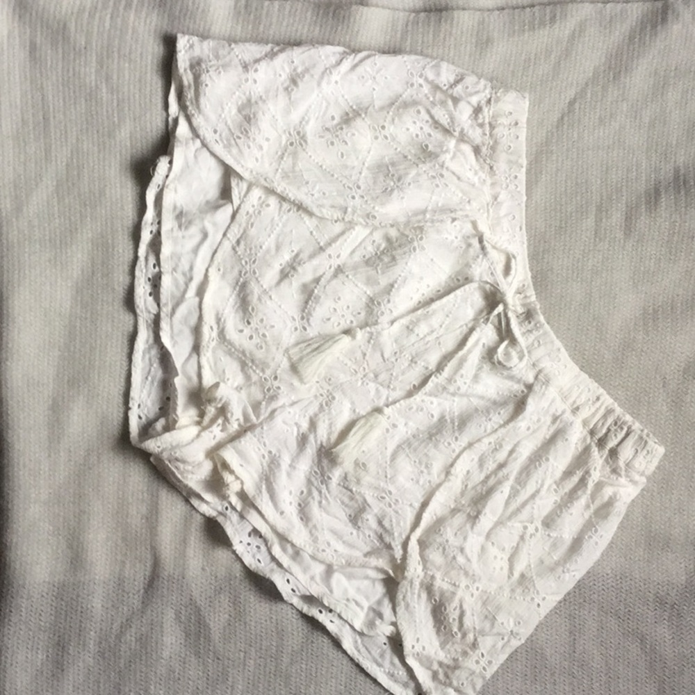 Hollister ivory eyelet shorts